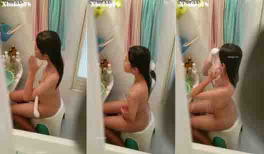 Bokep tante jilbab 3gp ngintip mandi