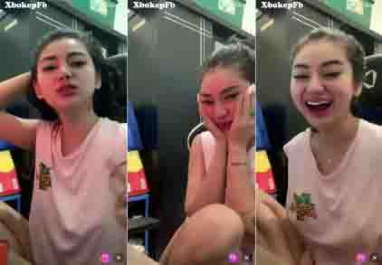 Bokep Putingnya Claudy Nongol Doi Panik