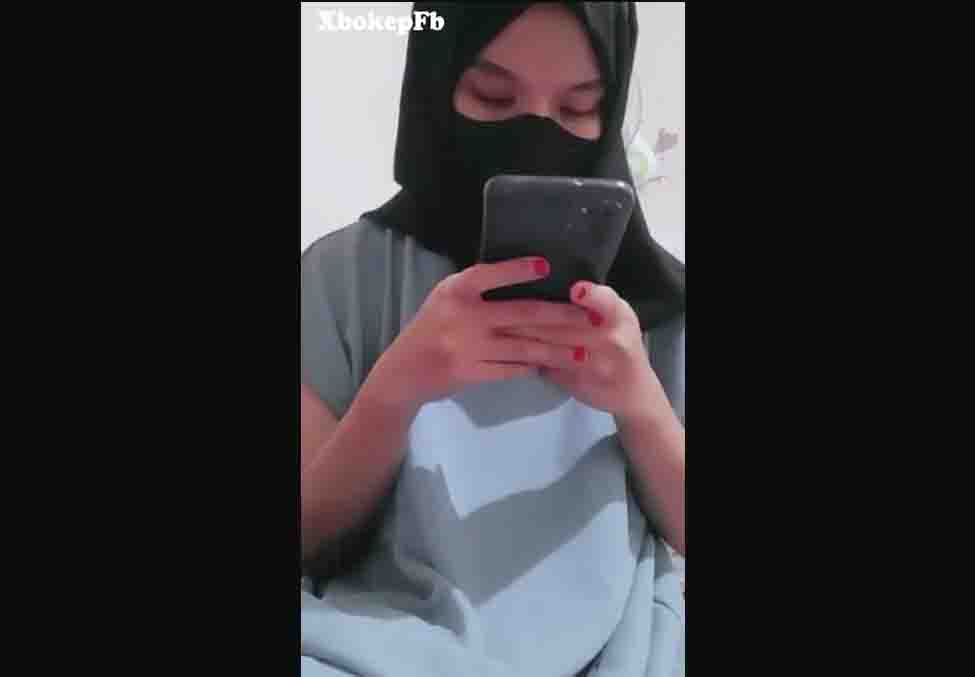 Bokep hijab hitam pakai masker omek 1 jari