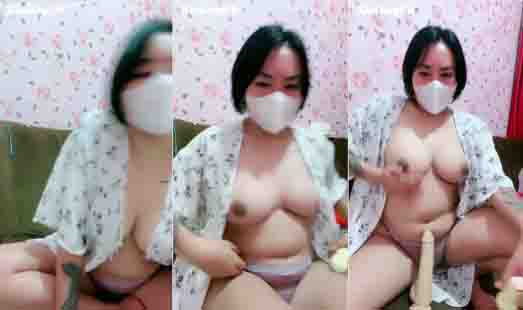 Bokep kina getarin meki pakai dildo gede