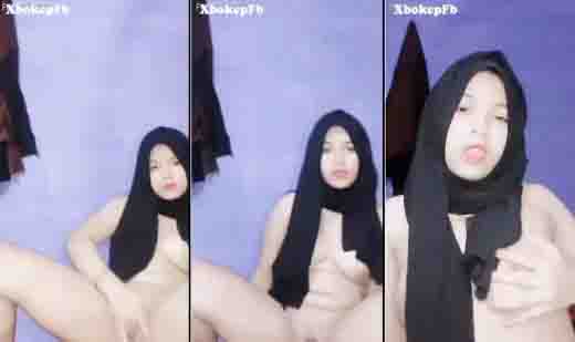 bokep komala ayu jilbab hitam liveshow