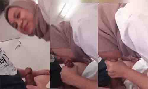 Bokep pacar jilbab sma jago nyepong kontol