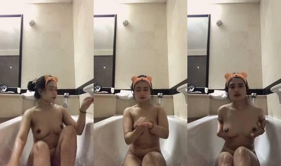 Bokep Selebgram Sambil Mandi Maininn Susu